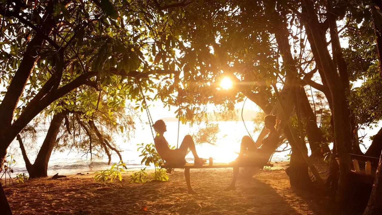 Отель Crusoe Koh Takiev Island Koh Ta Kiev Экстерьер фото