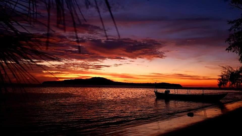 Отель Crusoe Koh Takiev Island Koh Ta Kiev Экстерьер фото
